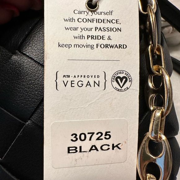 Quilted Vegan Crossbody NWT - Picture 7 of 8